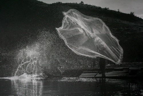 A glimpse of Vietnam through photo exhibition - ảnh 4